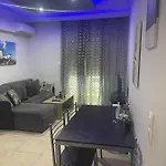 Dimitris House 4 アパート